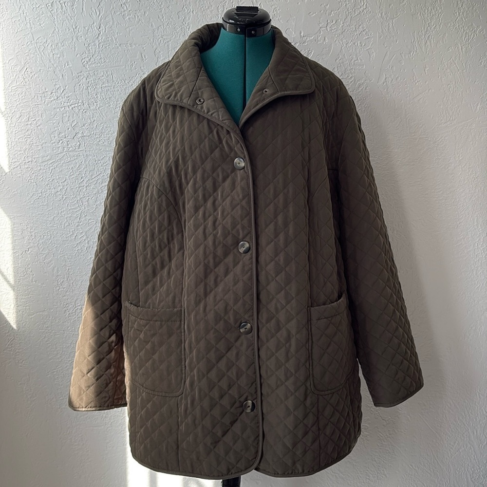 Avenue vintage Taupe quilted classic jacket. Size 26/28(379T)